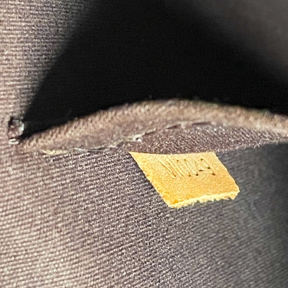 SALE!! Louis Vuitton Amarante GM Vernis Alma Bag - Picture 13 of 14